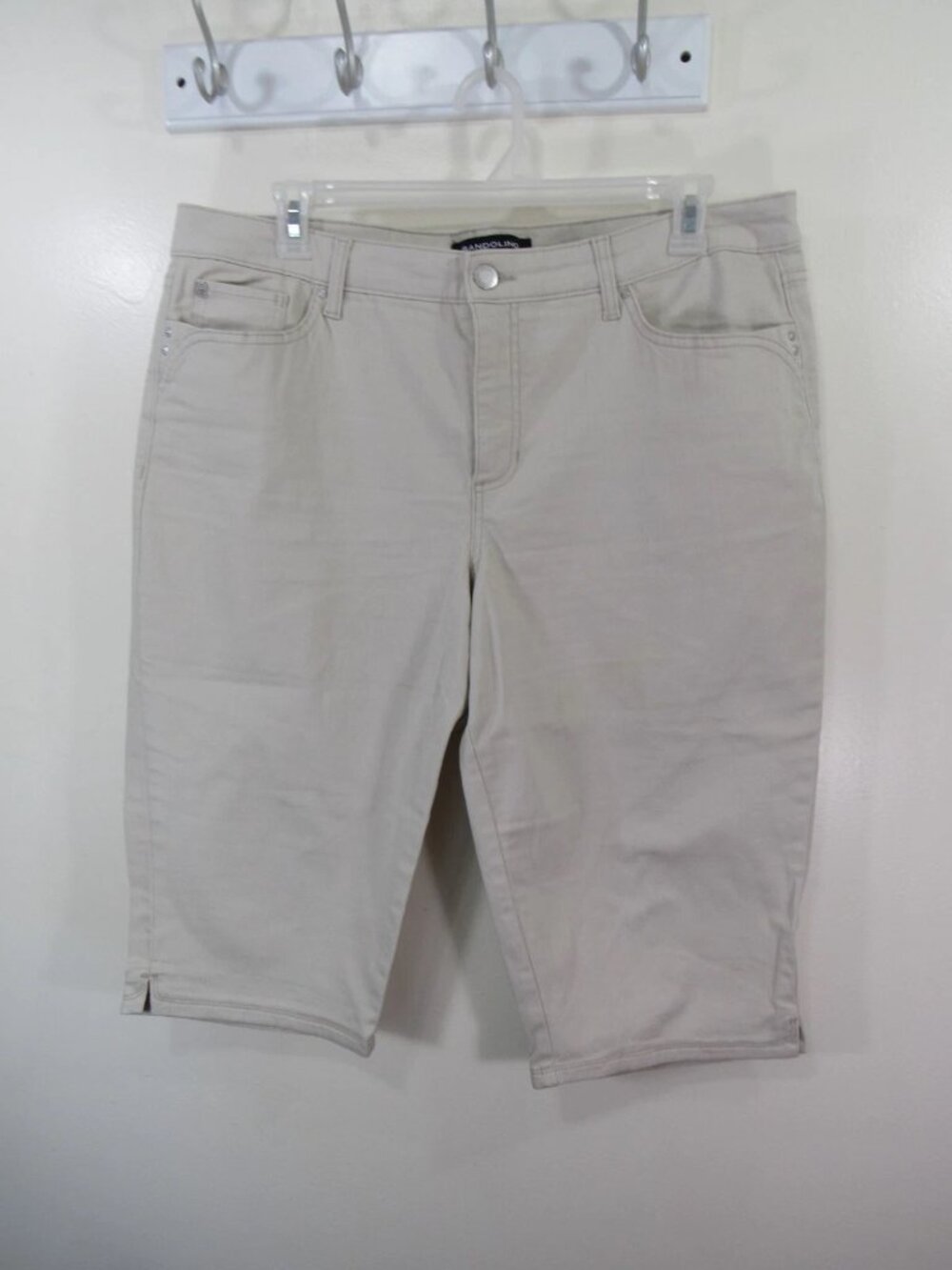 Bandolino Women's Beige Cotton Jeans Size 18 Inseam 15 inches like new